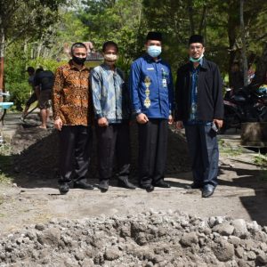 Kepala Kantor Kementerian Agama Bener Meriah Drs H Hamdan MA Didampingi Kepala MAN 1 Mahdi S. Ag MA dan sejumlah guru