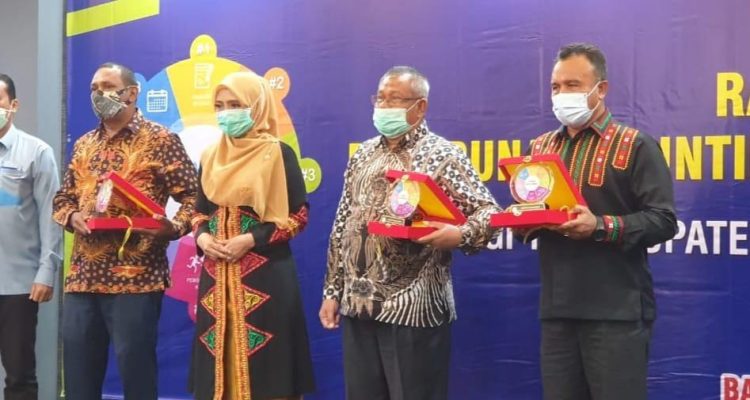 Pemerintah Kabupaten Aceh Tengah kembali mendapatkan apresiasi dari Pemerintah Provinsi Aceh berupa didaulatnya kabupaten ini sebagai Juara 1 Penilaian Kinerja Terbaik Dalam Penanganan Stunting di Aceh Tahun 2019-2020 serta Kabupaten Paling Inovatif Dalam Upaya Penurunan Stunting di Aceh Tahun 2020.