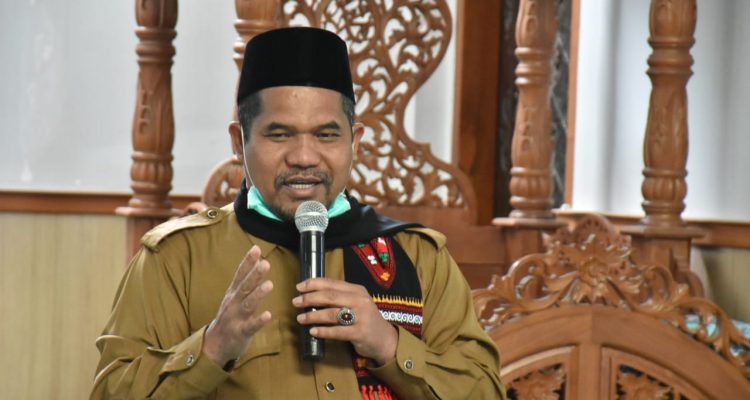 Bupati Bener Meriah Tgk.H. Sarkawi didampingi Asisten II Abdul Muis,ST.MT melepas peserta Training Center (TC) calon peserta Musabaqah Tilawatil Quran (MTQ) tahun 2021 dari Kabupaten Bener Meriah ke Banda Aceh selama 10 hari pelatihan.