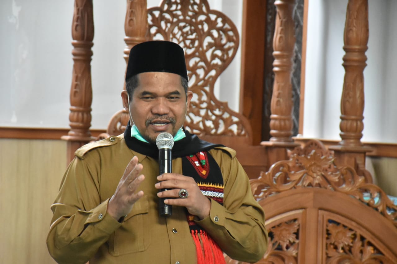 Bupati Bener Meriah Tgk.H. Sarkawi didampingi Asisten II Abdul Muis,ST.MT melepas peserta Training Center (TC) calon peserta Musabaqah Tilawatil Quran (MTQ) tahun 2021 dari Kabupaten Bener Meriah ke Banda Aceh selama 10 hari pelatihan.