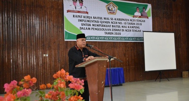 Para imam dan Reje Kampung dari 6 (enam) kecamatan dalam Kabupaten Aceh Tengah mengikuti kegiatan Rapat Kerja Baitul Mal Se Kabupaten Aceh Tengah, yang di hadiri dan dibuka langsung oleh Bupati Aceh Tengah, bertempat di Gedung Olah Seni (GOS) Takengon, Kamis (26/11/2020).