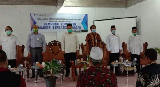 Sekretaris Daerah Bener Meriah Drs. Haili Yoga, M.Si membuka kegiatan sosialisasi dan penandatanganan komitmen bersama pembentukan Gampong Kompeten Mandiri Berbasis Kawasan, digelar di Aula UPTD BLK Disnakertran Pante Raya Kecamatan Wih Pesam. Rabu 18/11/2020.