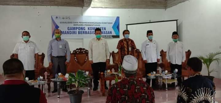 Sekretaris Daerah Bener Meriah Drs. Haili Yoga, M.Si membuka kegiatan sosialisasi dan penandatanganan komitmen bersama pembentukan Gampong Kompeten Mandiri Berbasis Kawasan, digelar di Aula UPTD BLK Disnakertran Pante Raya Kecamatan Wih Pesam. Rabu 18/11/2020.