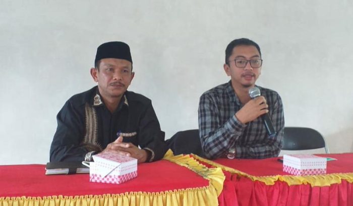 Kepala TK Se Bener Meriah, Kepala Dinas Pendidikan Sukur, S.Pd, M.Pd dan Ketua Tim Ahli Satgas Penanganan Covid-19 Rizki Wan Oktabina, M.Si. di Aula Dinas Pendidikan Serule Kayu. Kamis 04/11/2020