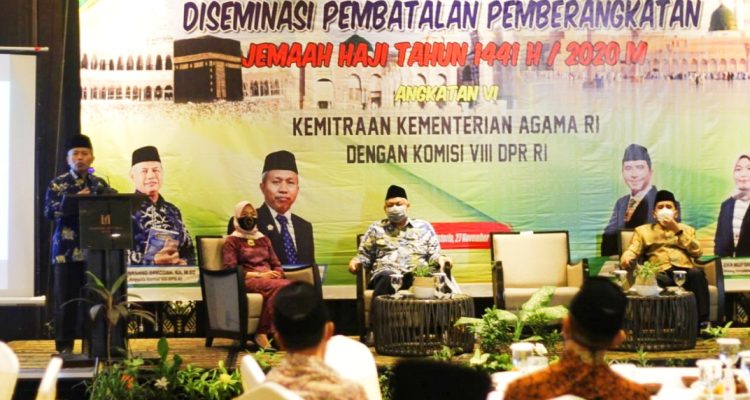 Sekretaris Jenderal Kemenag Nizar saat menjadi narasumber dalam Diseminasi Pembatalan Pemberangkatan Jemaah Haji Tahun 1441 H / 2020 M angkatan ke VI yang digelar Kanwil Kemenag Provinsi Nusa Tenggara Barat, di Lombok.