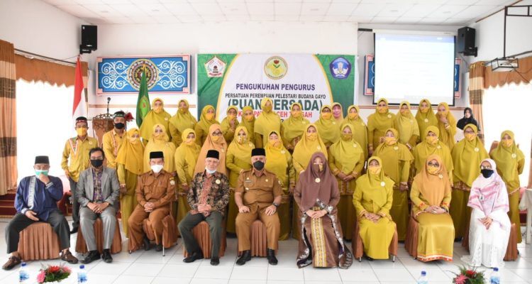 Persatuan Perempuan Pelestari Budaya (PUAN PERSADA) periode 2020-2024, Senin (23/11/2020) resmi dikukuhkan oleh Kepala Dinas Pendidikan bertempat di Gedung Ummi komplek Pendopo Bupati Aceh Tengah