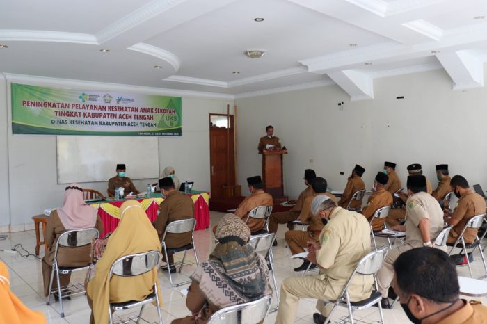 Asisten Pemerintahan dan Kesra Setdakab Aceh Tengah Drs, H. Mursyid M.Si, ketika membuka kegiatan Pertemuan Peningkatan Pelayanan Kesehatan Anak Sekolah Tingkat Kabupaten Aceh Tengah