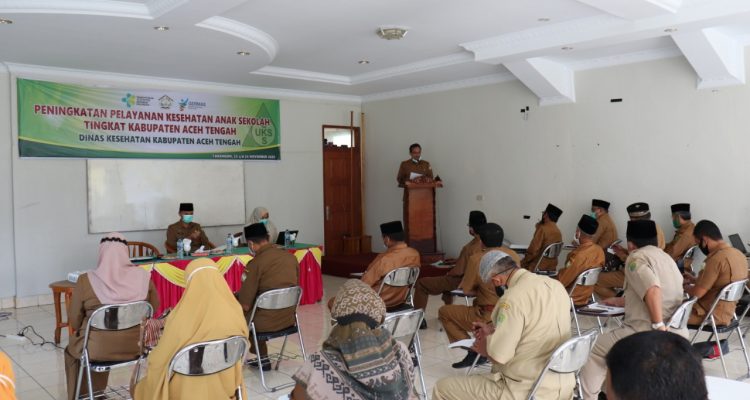 Asisten Pemerintahan dan Kesra Setdakab Aceh Tengah Drs, H. Mursyid M.Si, ketika membuka kegiatan Pertemuan Peningkatan Pelayanan Kesehatan Anak Sekolah Tingkat Kabupaten Aceh Tengah