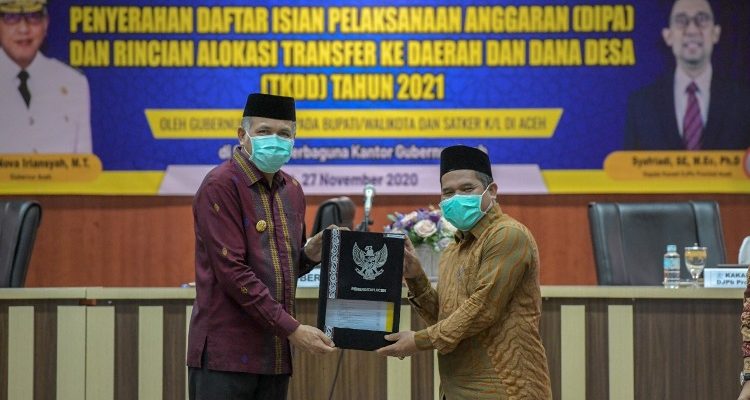 Bupati Bener Meriah Tgk. H. Sarkawi menerima Daftar Isian Pelaksanaan Anggaran (DIPA) dan Daftar Alokasi Transfer Ke Daerah dan Dana Desa (TKDD) Tahun Anggaran 2021 secara langsung dari Gubernur Aceh bertempat di Sekretariat Daerah Aceh.