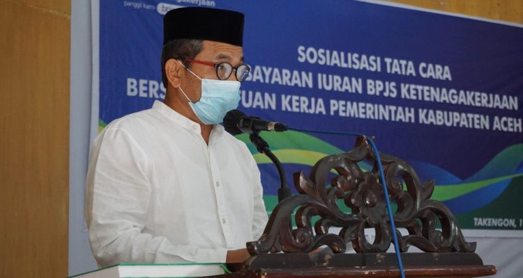 Bupati Aceh Tengah Drs Shabela Abubakar didampingi Ketua TP- PKK Kabupaten Aceh Tengah Puan Ratna, menghadiri peringatan Maulid Nabi Muhammad SAW 1442 H Tingkat Kabupaten, yang dipusatkan di Komplek Masjid Agung Ruhama Takengon, Kamis (19/11/2020).