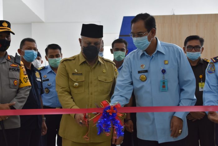 Bupati Aceh Tengah, Drs. Shabela Abubakar hadiri peresmian Gedung Baru Kantor Imigrasi Kelas III Non TPI Takengon yang diresmikan langsung penggunaannya melalui ceremony penandatanganan prasasti dan pemotongan pita oleh Bupati Aceh Tengah dan Kakanwil Kemenkumham Aceh, Selasa (08/12/2020) dilingkungan Kantor Imigrasi Takengon