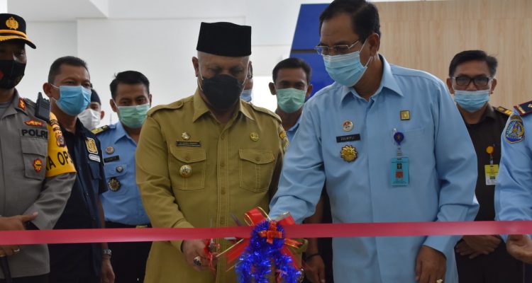 Bupati Aceh Tengah, Drs. Shabela Abubakar hadiri peresmian Gedung Baru Kantor Imigrasi Kelas III Non TPI Takengon yang diresmikan langsung penggunaannya melalui ceremony penandatanganan prasasti dan pemotongan pita oleh Bupati Aceh Tengah dan Kakanwil Kemenkumham Aceh, Selasa (08/12/2020) dilingkungan Kantor Imigrasi Takengon