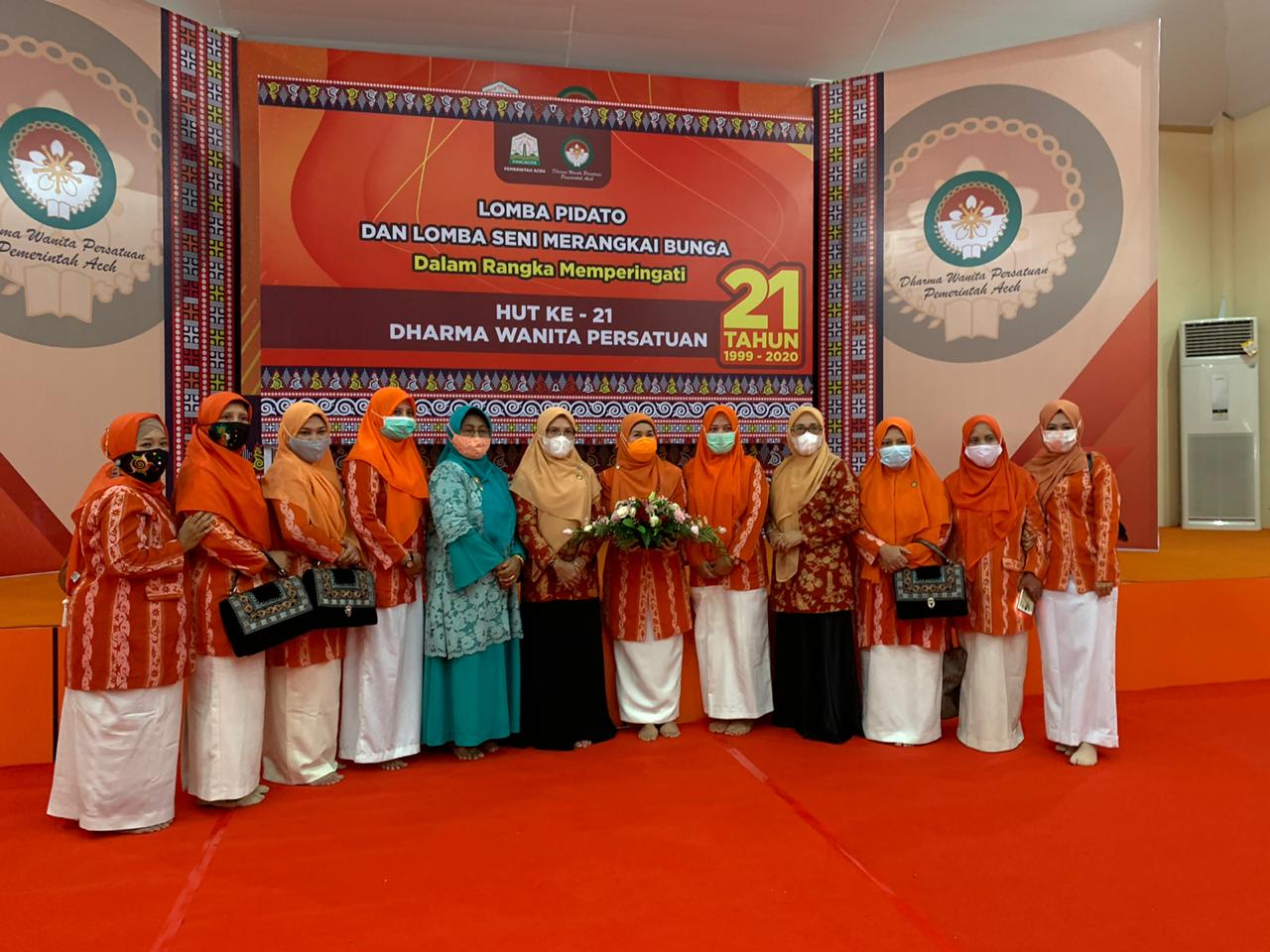 Anggota DWP Kabupaten Aceh Tengah turut ikut serta dalam rangkaian kegiatan peringatan HUT Dharma Wanita Persatuan yang ke-21 Tahun 2020 tingkat Provinsi Aceh, yang digelar pengurus Dharma Wanita Persatuan (DWP) Aceh, diantaranya lomba merangkai bunga,  Kegiatan Donor Darah bagi anggota DWP Kabupaten/Kota, serta seremonial acara puncak peringatan HUT DWP ke-21 Tahun 2020, bertempat di Aula gedung DWP Aceh Jl.Stadion Dimurtala Lampineung, Banda Aceh, Kamis (10/12/2020). 