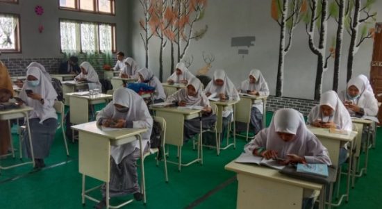 Madrasah Aliyah Negeri (MAN) 1 Bener Meriah mulai hari ini, Senin (7 Desember 2020), menyelenggarakan ujian semester ganjil tahun pelajaran 2020/2021. Senin, 7/12/2020.