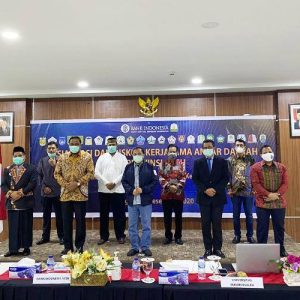 Bupati Bener Meriah Tgk. H. Sarkawi dengan sejumlah Bupati dan Walikota atau yang mewakili se-Provinsi Aceh menghadiri kegiatan yang diselenggarakan oleh Bank Indonesia Cabang Lhokseumawe Sosialisasi dan Dsikusi Kerajasama Antar daerah yang bertajuk “Sinergi Mendorong Ekonomi Dan Menjaga Kestabilan Harga” bertempat di Hotel Grand Bayu Hill - Takengon Sabtu,12/12/2020.