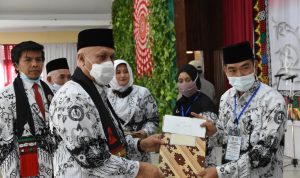 Bupati Aceh Tengah Shabela Abubakar, membuka langsung Konferensi XXII PGRI Aceh Tengah, bertempat di Gedung Olah Seni,Takengon, Sabtu (5/12/2020).