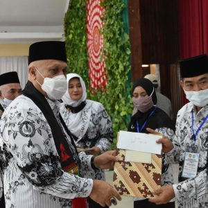 Bupati Aceh Tengah Shabela Abubakar, membuka langsung Konferensi XXII PGRI Aceh Tengah, bertempat di Gedung Olah Seni,Takengon, Sabtu (5/12/2020).