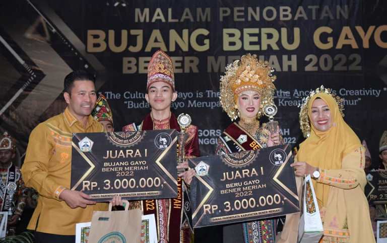 Ahmad Ikhwan Mencerlo Dan Jenny Farida Meuthia Duta Wisata Kabupaten Bener Meriah Tahun 2022