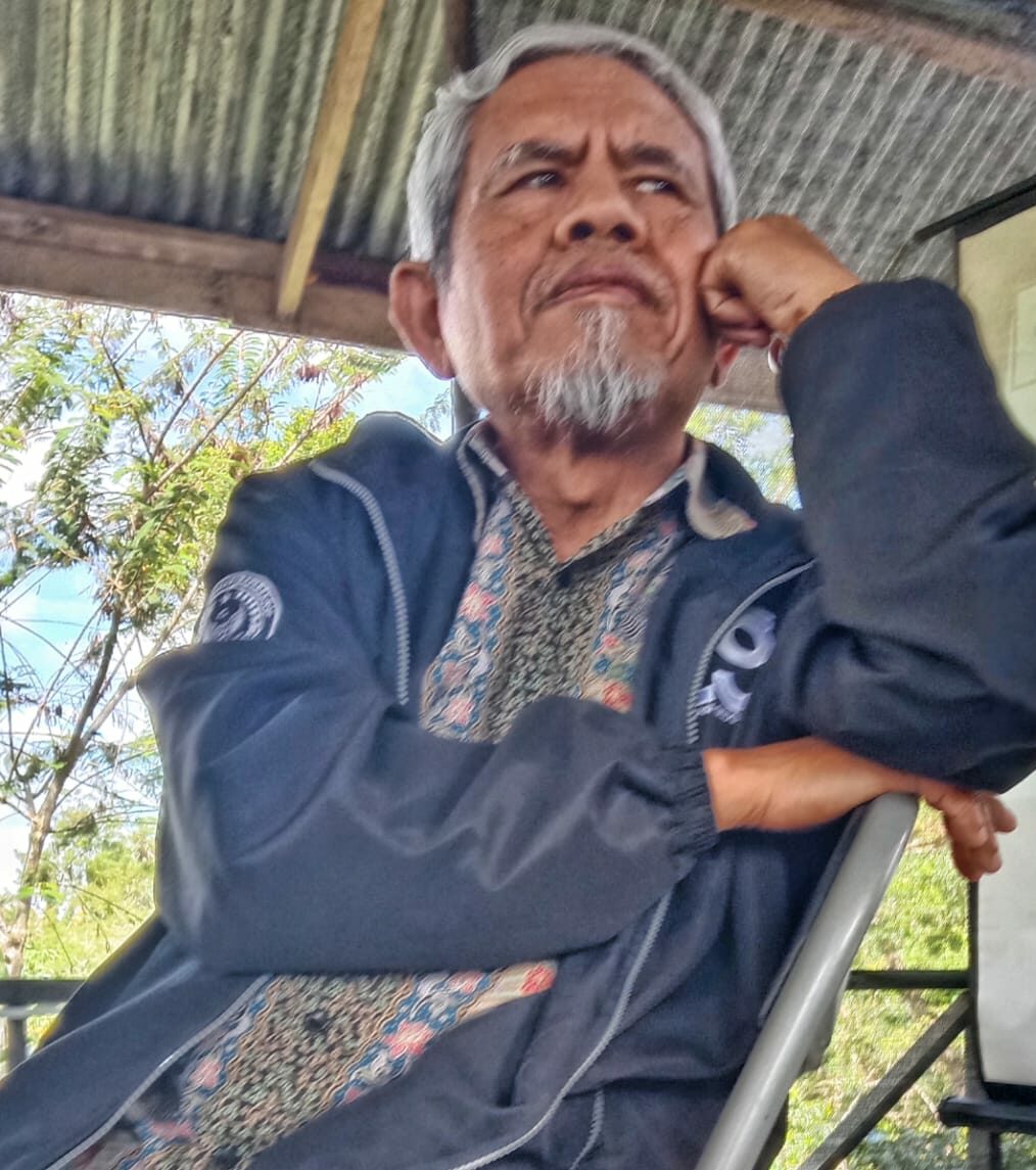 Surip Mawardi, Sang Maestro Kopi Indonesia. Saat memberi pelatihan kopi di kebun Zaini, ahli kopi Gayo.Blanggele,29 Mai 2023